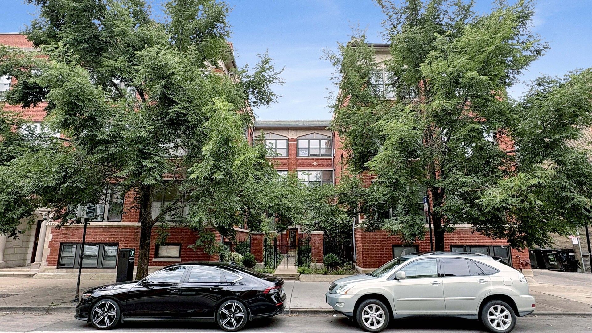 1915 W Montrose Avenue, Unit 2, Chicago, IL 60613 Main Photo
