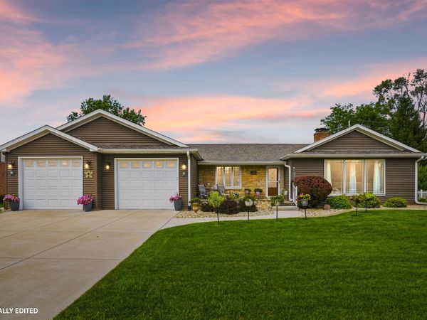 902 W Summit Street, Maquoketa, IA 52060