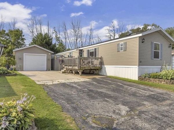 33 S Hiawatha Circle, Unit 33, Sheboygan, WI 53081