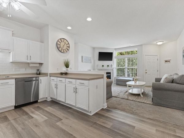 2230 W Vista Bella DRIVE, Oak Creek, WI 53154