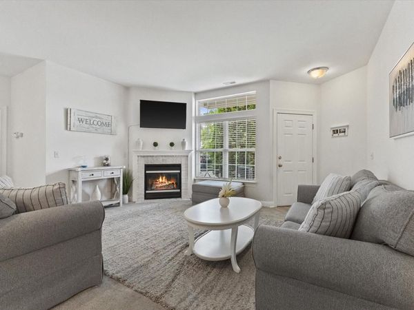 2230 W Vista Bella DRIVE, Oak Creek, WI 53154