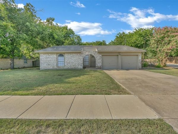 6800 Yorkston Street, Watauga, TX 76148