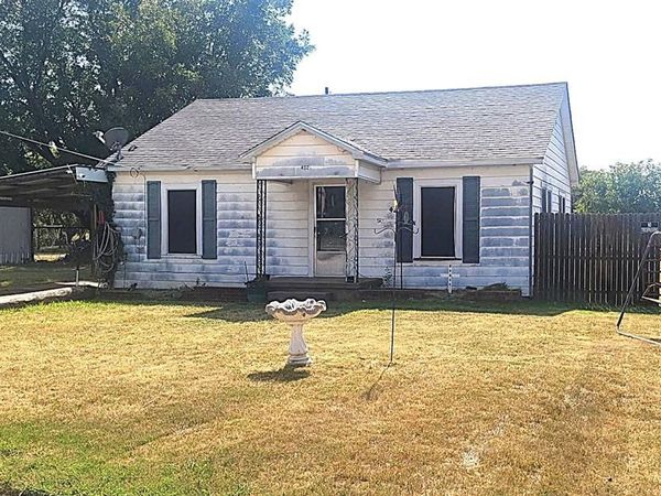 402 S Avenue D, Olney, TX 76374