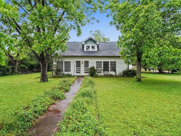 506 Woodard Avenue , Cleburne, TX 76033