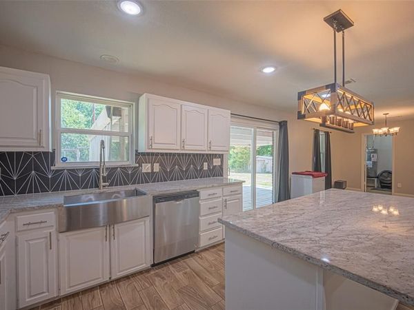 611 S Dallas Street, Palmer, TX 75152