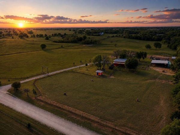 1406 North Johnson Loop , Montague, TX 76251