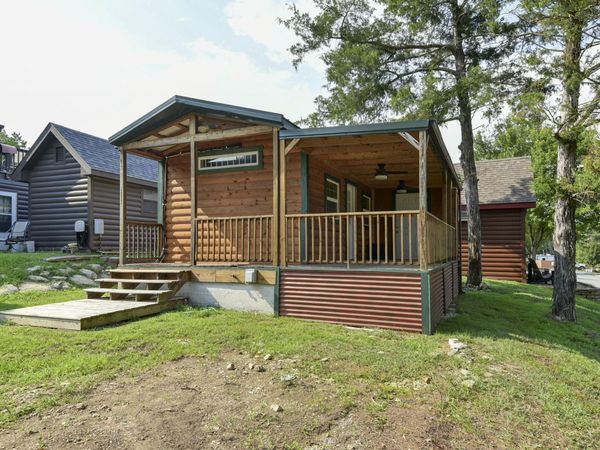 150 Bears Paw Way, Hollister, MO 65672