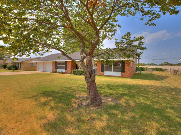 5600 Baylor Drive , Bartlesville, OK 74006