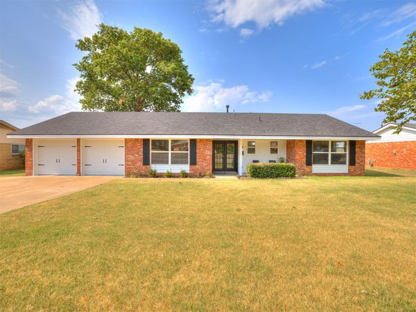 5600 Baylor Drive , Bartlesville, OK 74006