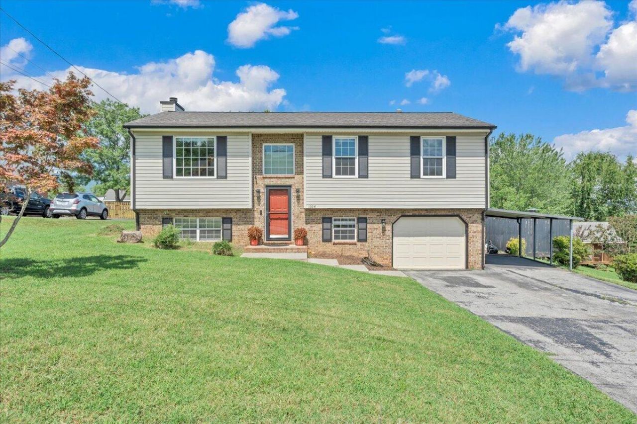 1104 Christy Cir, Salem, VA 24153 Main Photo