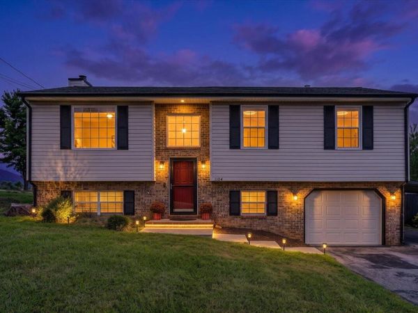 1104 Christy CIR , Salem, VA 24153