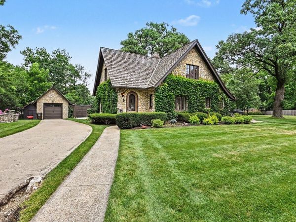 1 Kellogg Lane , Crystal Lake, IL 60014