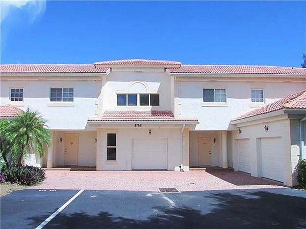 576 7th Square, Unit 202, Vero Beach, FL 32962