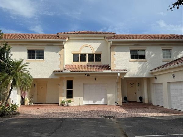 576 7th Square, Unit 202, Vero Beach, FL 32962