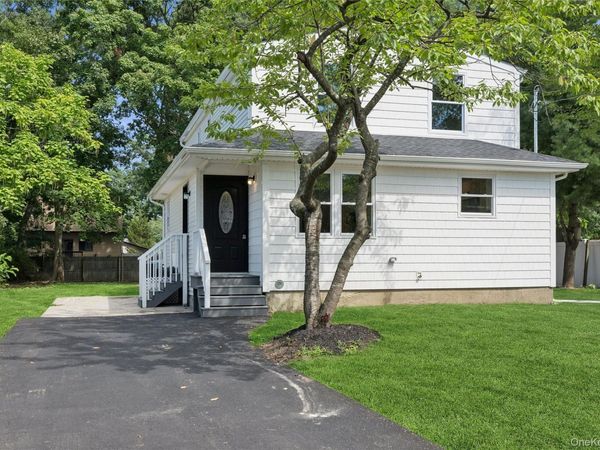 1223 Udall Road , Bay Shore, NY 11706