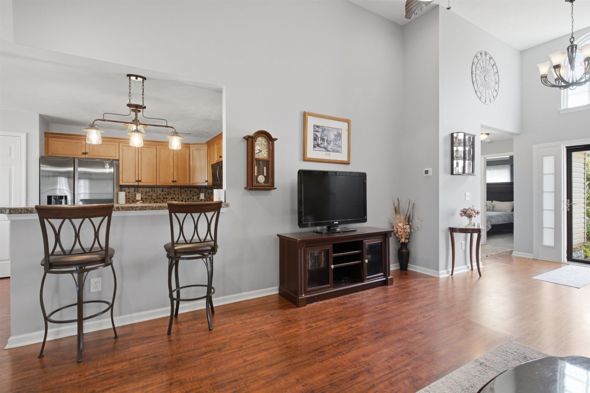 374 Barton Loop Photo 7