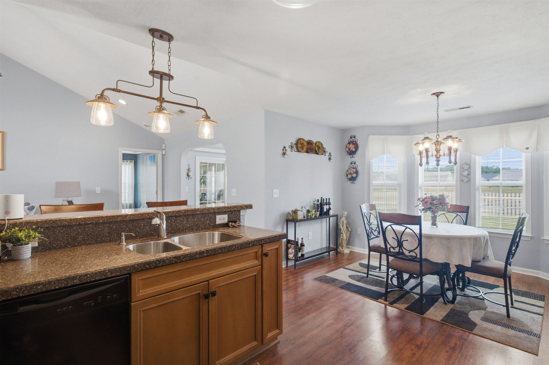 374 Barton Loop Photo 9