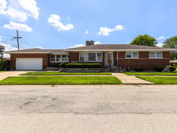 427 Luella Avenue , Calumet City, IL 60409