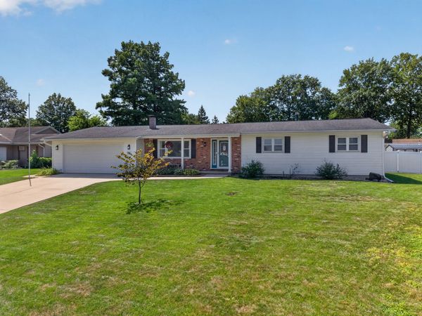 821 King Arthur Lane, Ottawa, IL 61350