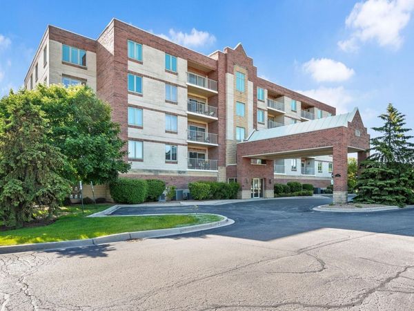 175 W Brush Hill Road, Unit 104, Elmhurst, IL 60126