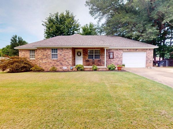 710 Scenic Hills Drive , Newbern, TN 38059