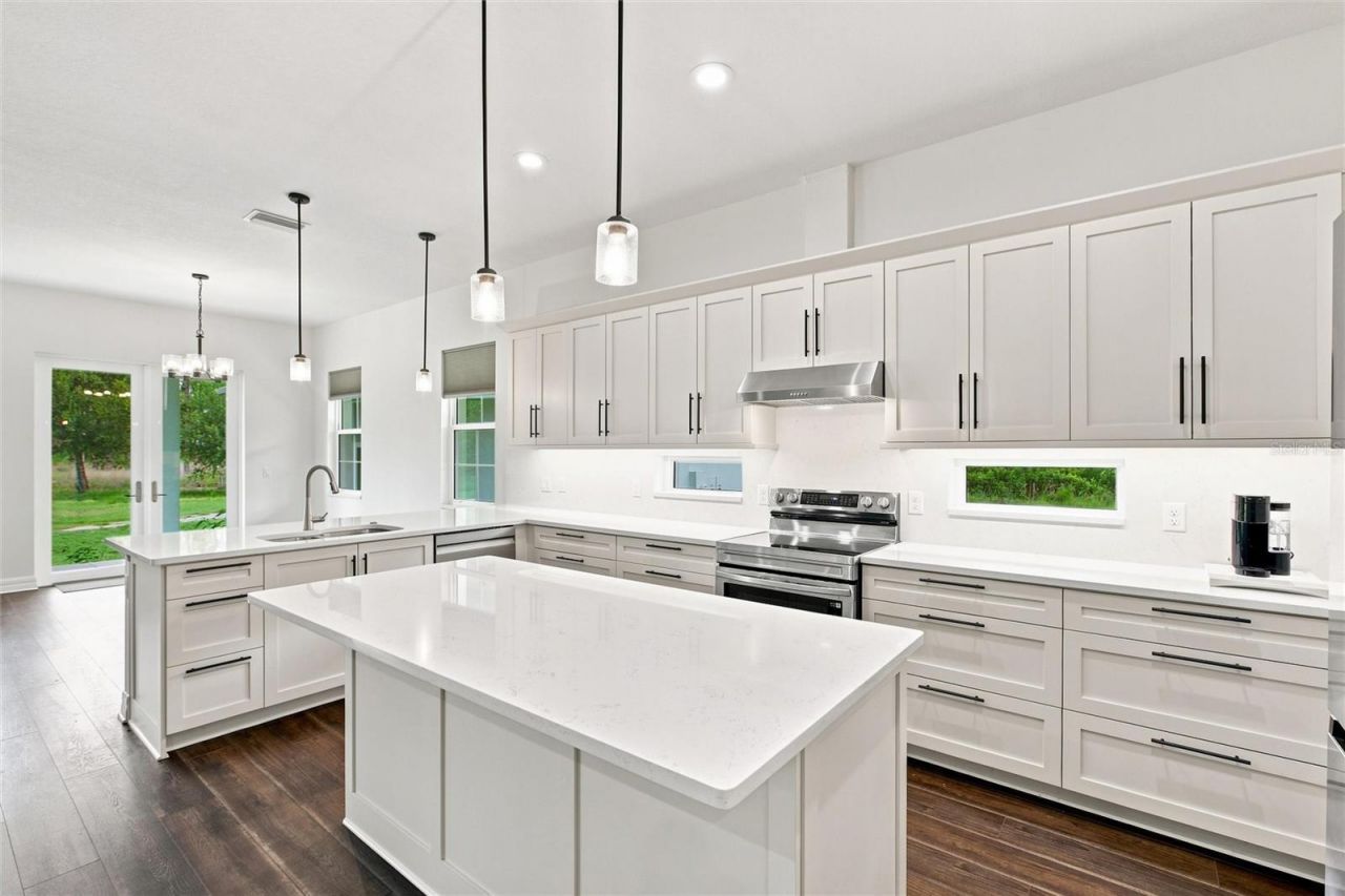 8146 Tropicaire Boulevard, North Port, FL 34291 Photo