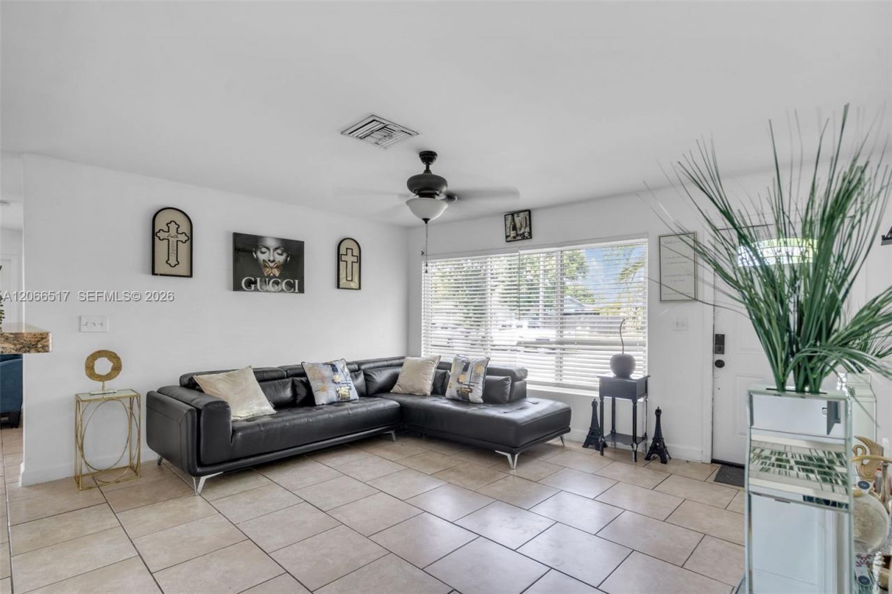 2721 NE 8th Ave , Pompano Beach, FL 33064 Photo