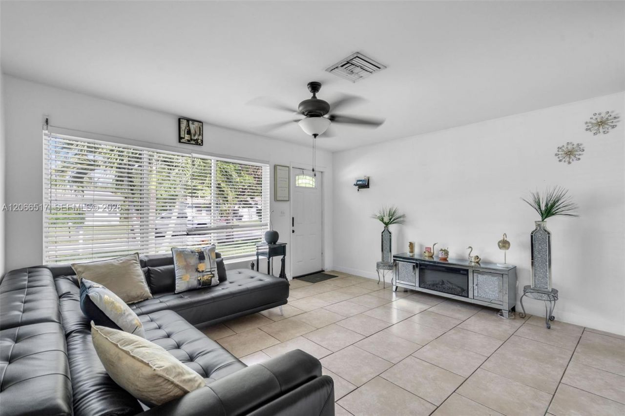 2721 NE 8th Ave , Pompano Beach, FL 33064 Photo