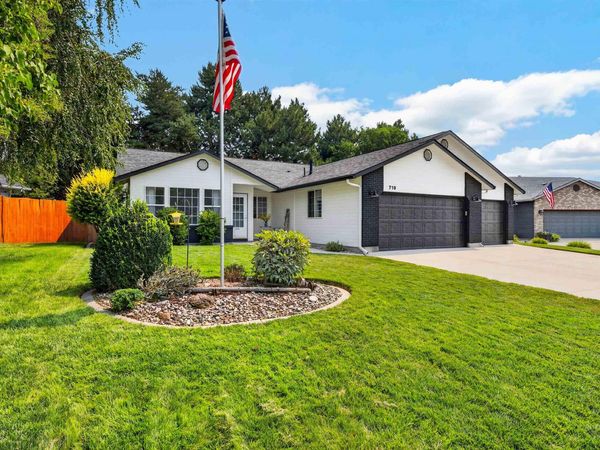 719 W Roberts Avenue, Nampa, ID 83651