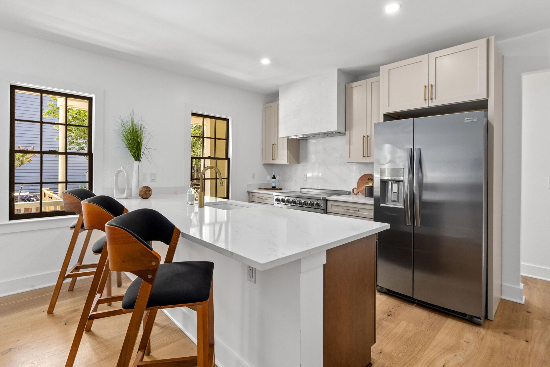 67 Drake Street Photo 10