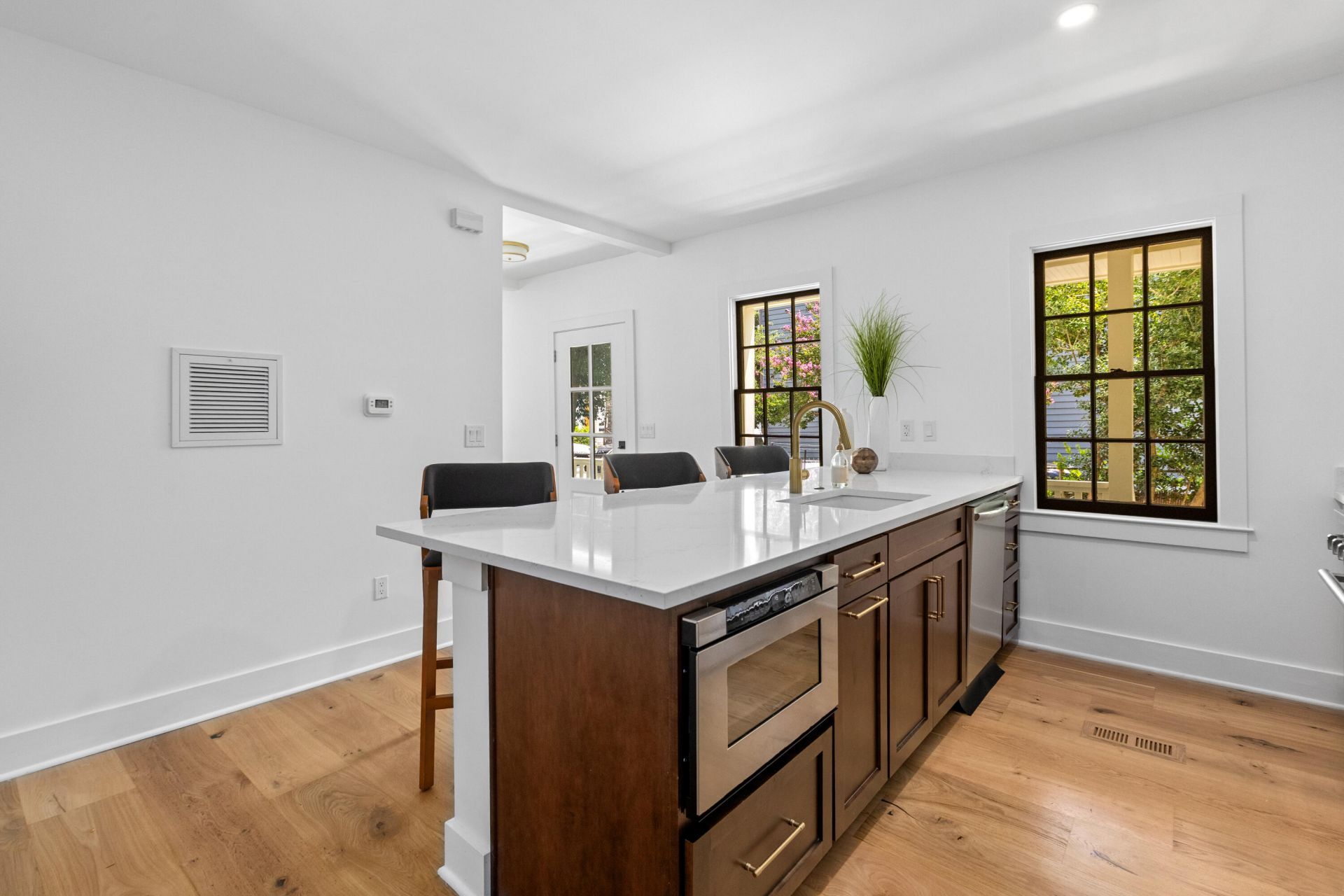 67 Drake Street Photo 11