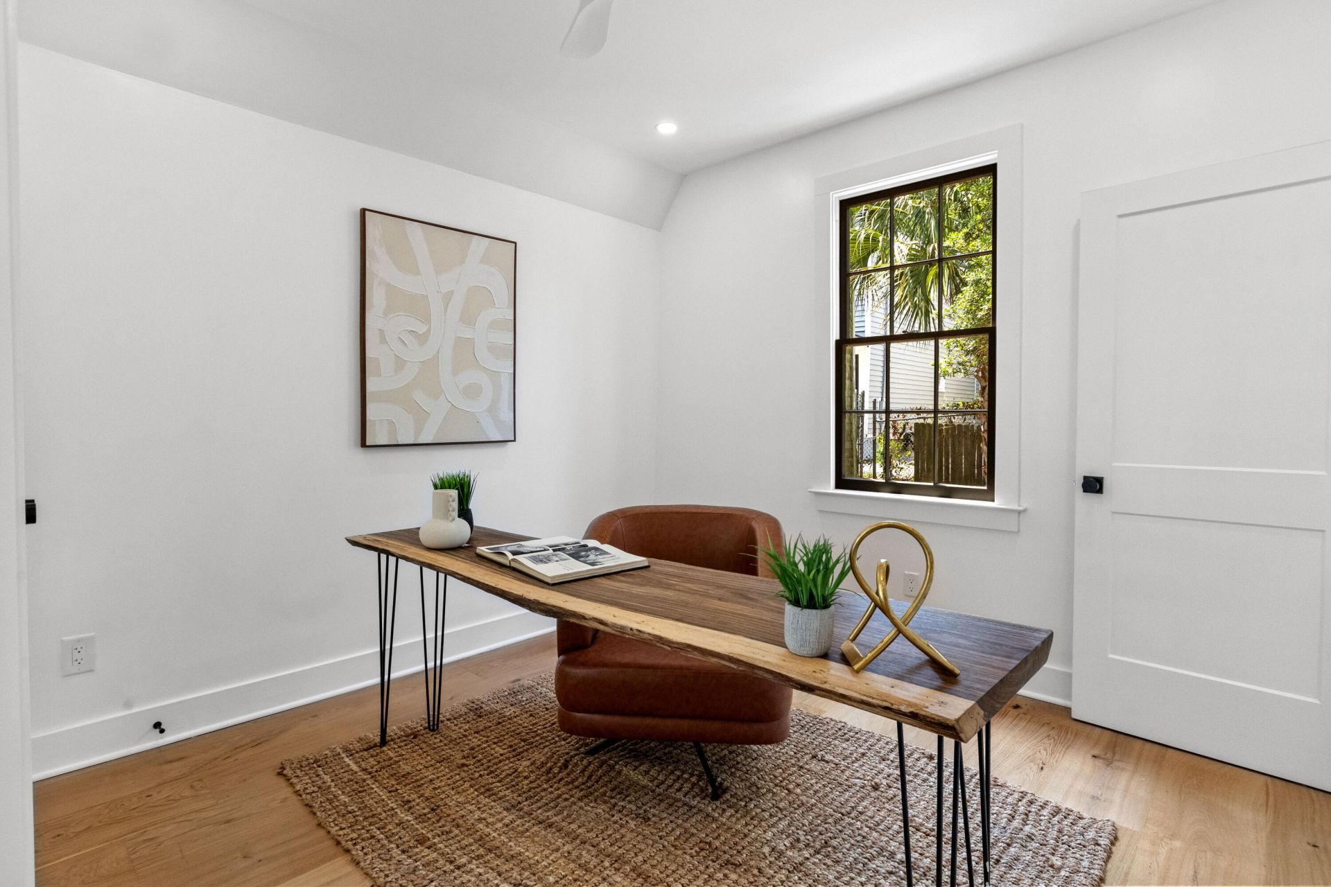 67 Drake Street Photo 16