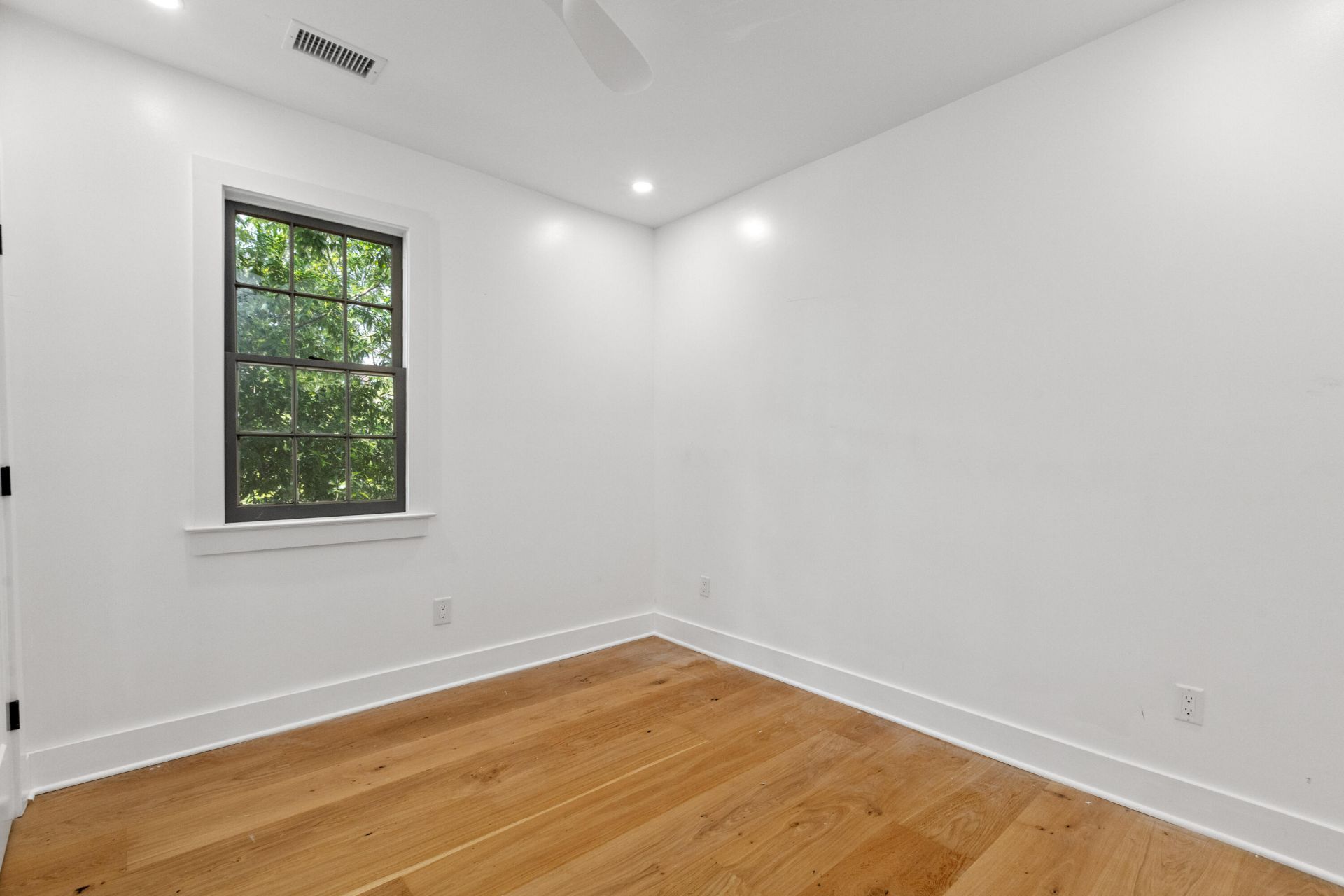 67 Drake Street Photo 29