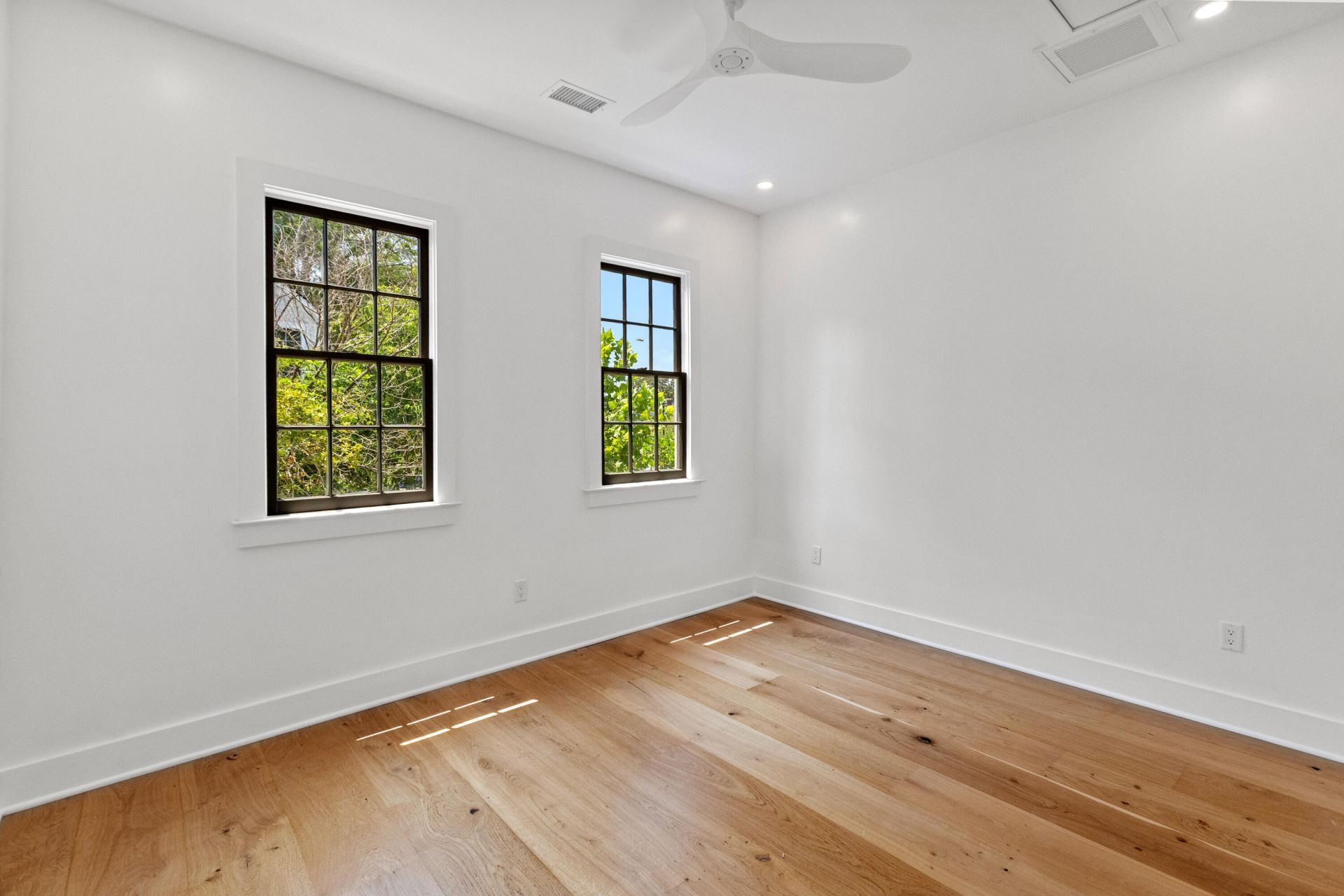 67 Drake Street Photo 33