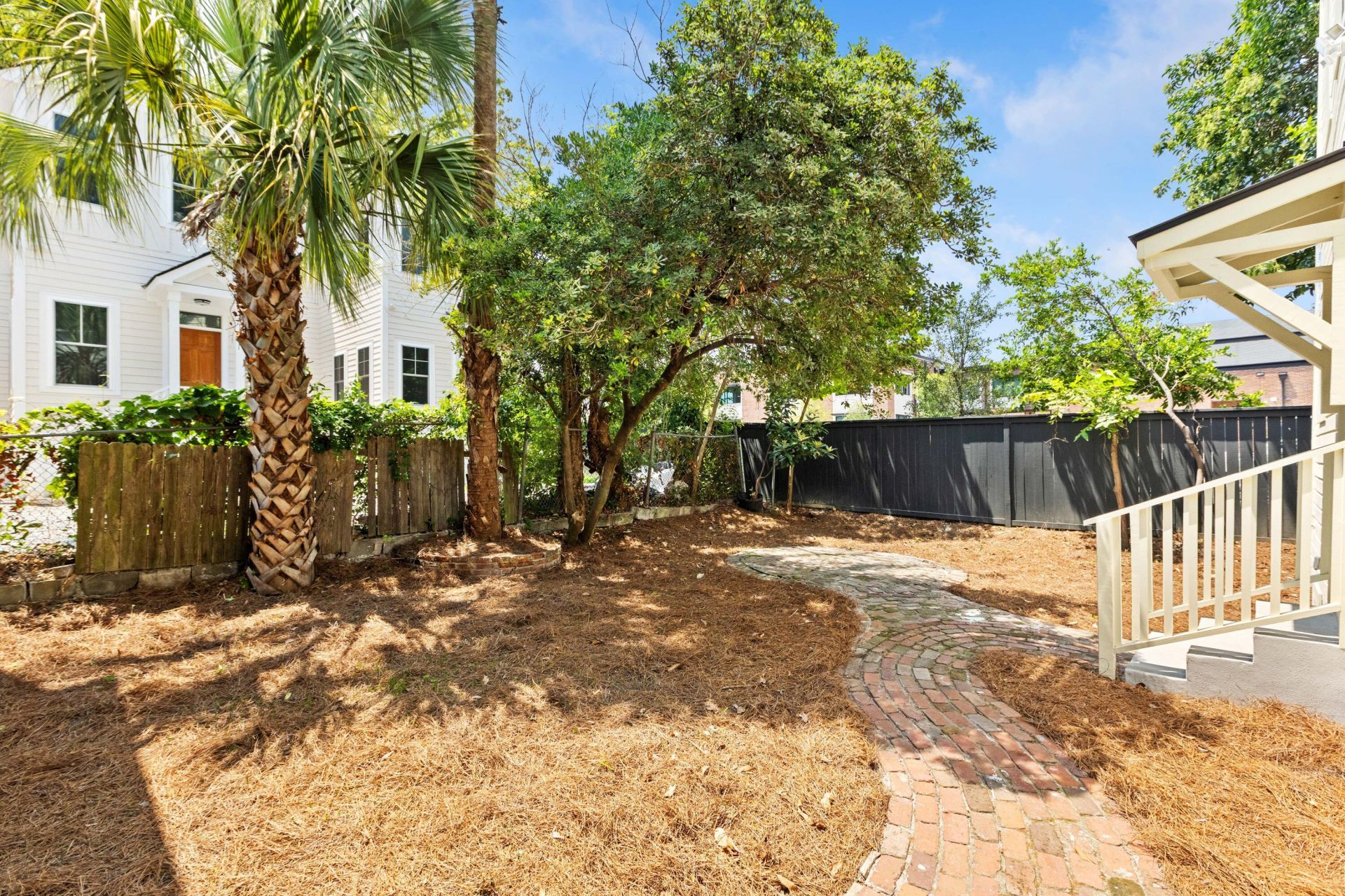 67 Drake Street Photo 36