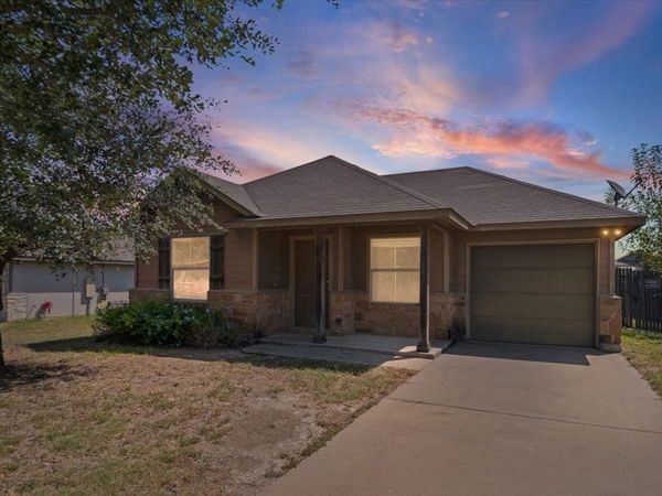 612 Amber LN, Jarrell, TX 76537