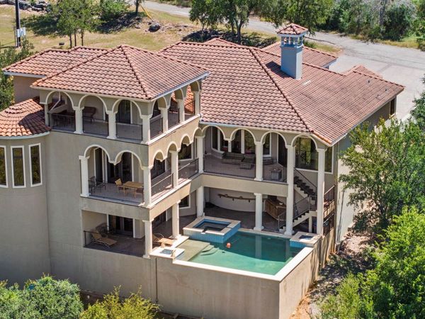 301 Circle DR, Horseshoe Bay, TX 78657