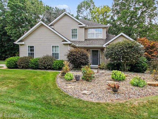 7926 Forest Creek Court, Hamburg Township, Mi 48189