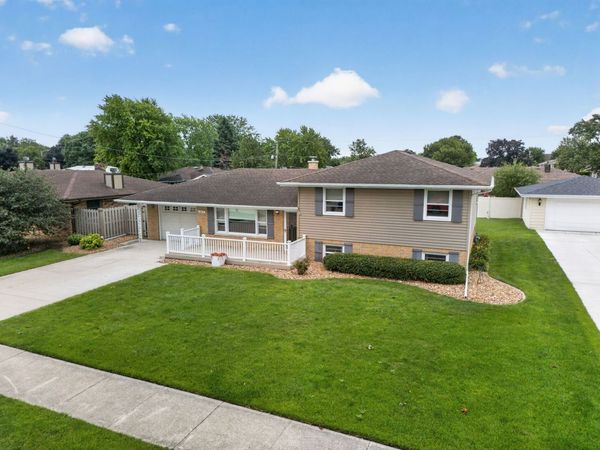 1817 Root Street , Crest Hill, IL 60403