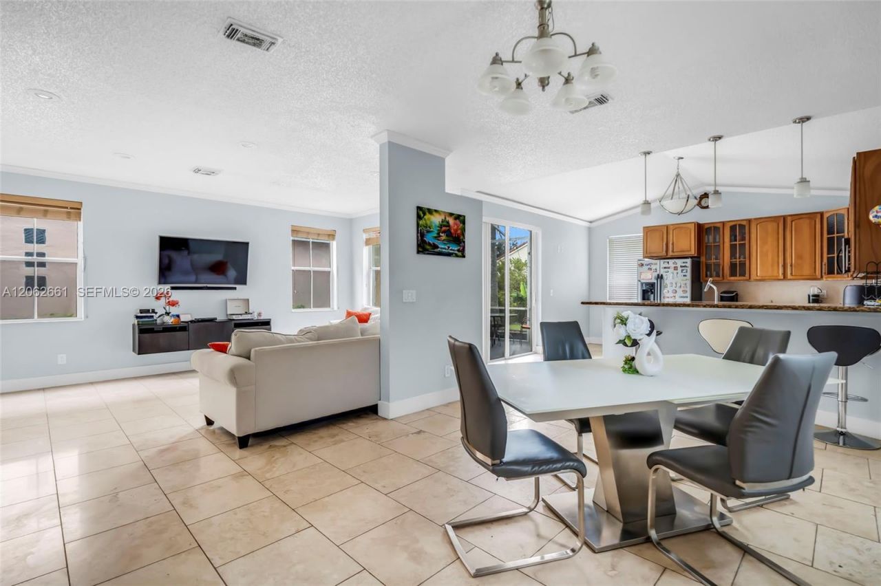 18451 NW 22nd St, Pembroke Pines, FL 33029 Photo