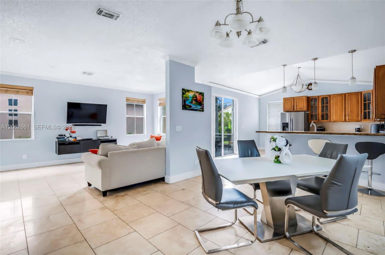 18451 NW 22nd St, Pembroke Pines, FL 33029 Photo