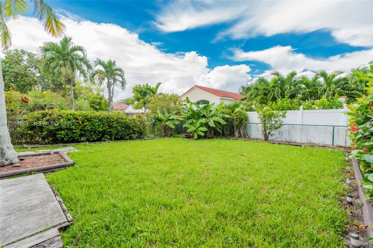 18451 NW 22nd St, Pembroke Pines, FL 33029 Photo
