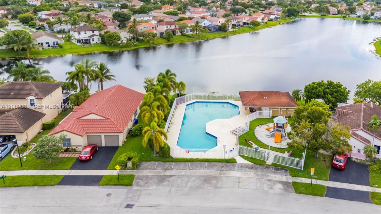 18451 NW 22nd St, Pembroke Pines, FL 33029 Photo
