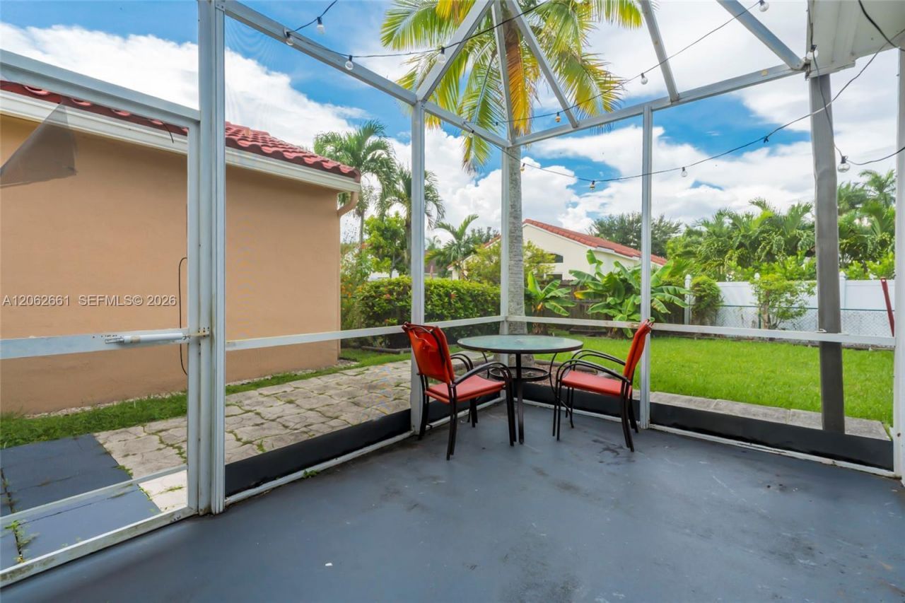 18451 NW 22nd St, Pembroke Pines, FL 33029 Photo