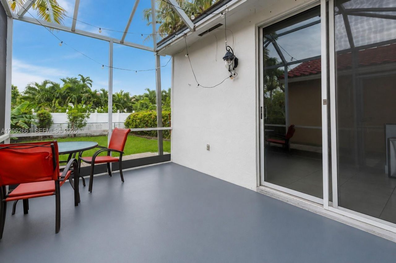 18451 NW 22nd St, Pembroke Pines, FL 33029 Photo