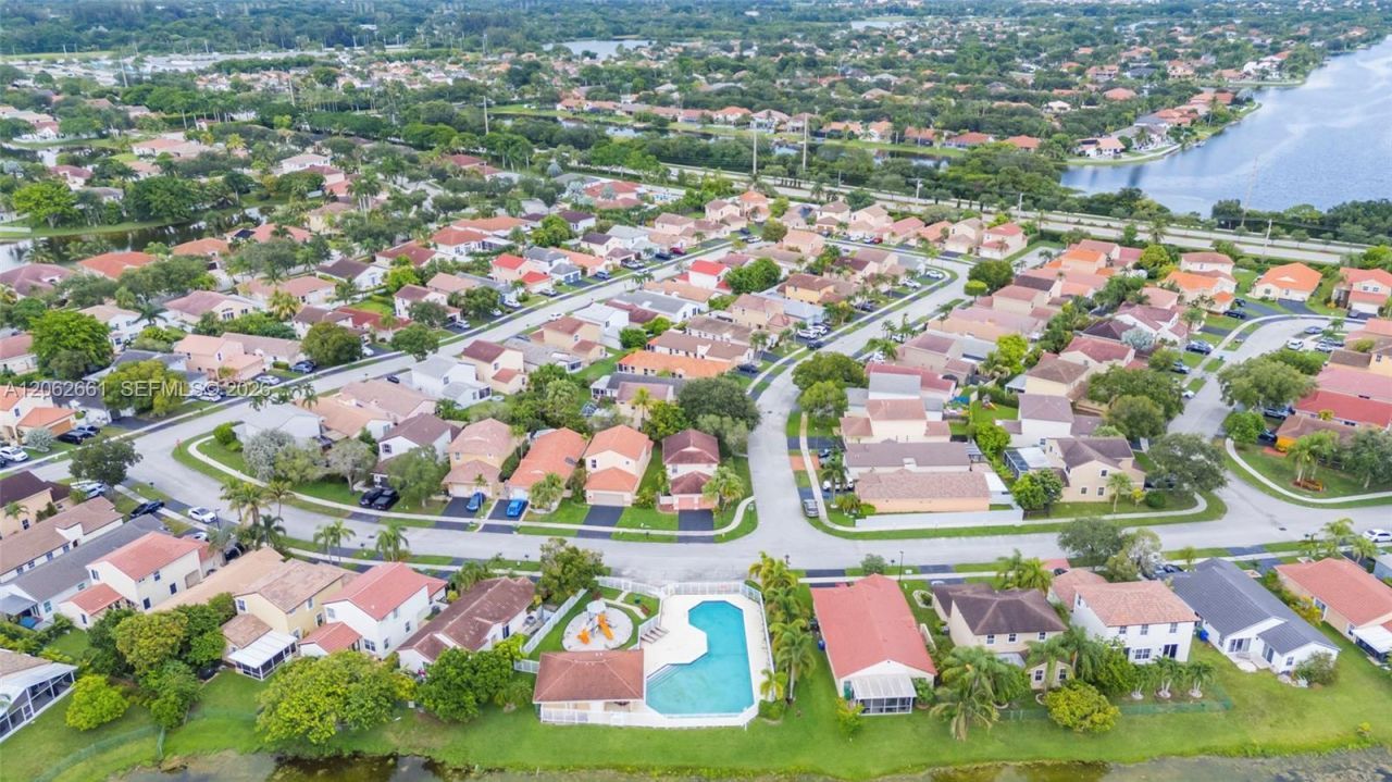 18451 NW 22nd St, Pembroke Pines, FL 33029 Photo