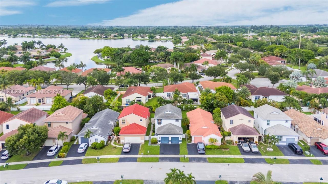 18451 NW 22nd St, Pembroke Pines, FL 33029 Photo