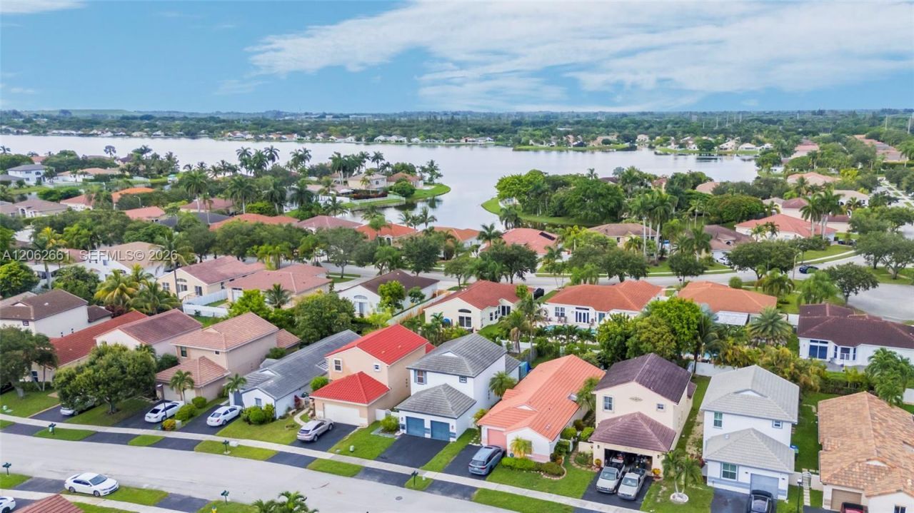 18451 NW 22nd St, Pembroke Pines, FL 33029 Photo