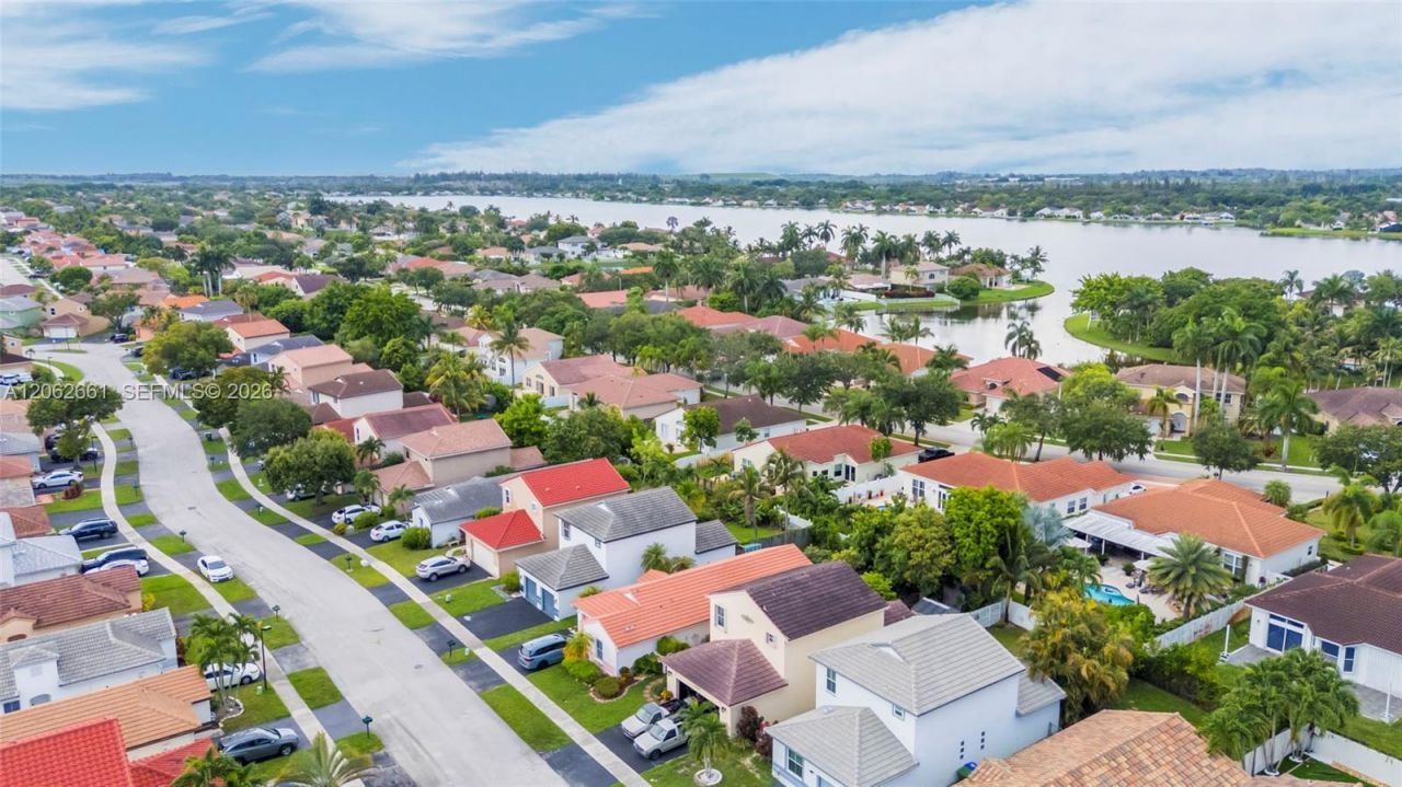18451 NW 22nd St, Pembroke Pines, FL 33029 Photo