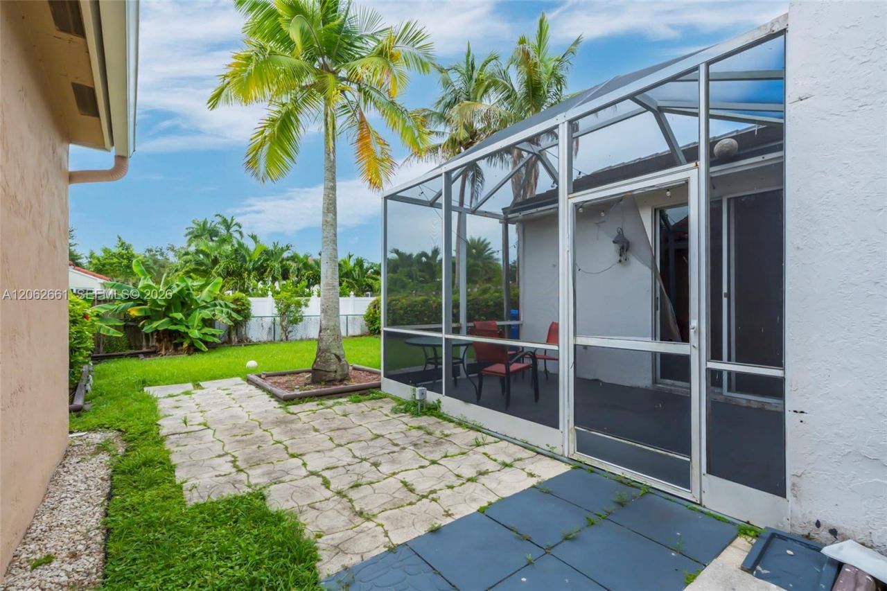 18451 NW 22nd St, Pembroke Pines, FL 33029 Photo